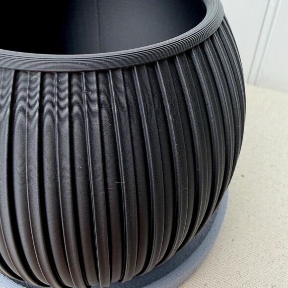 The Halo Planter, Indoor Flower Pot, Tabletop Planter, Ribbed Pattern - Picture 5 of 12
